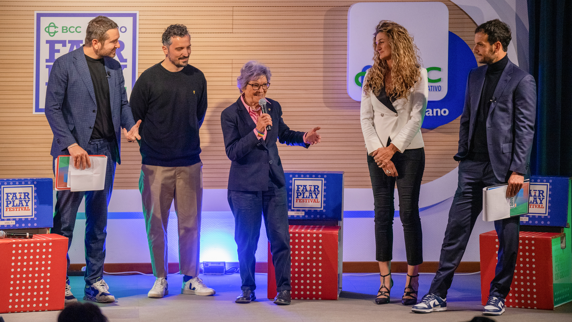 Morena Tartagni, prima donna a salire sul podio di un mondiale di ciclismo coi colori azzurri, premiata dallo sponsor Sportler