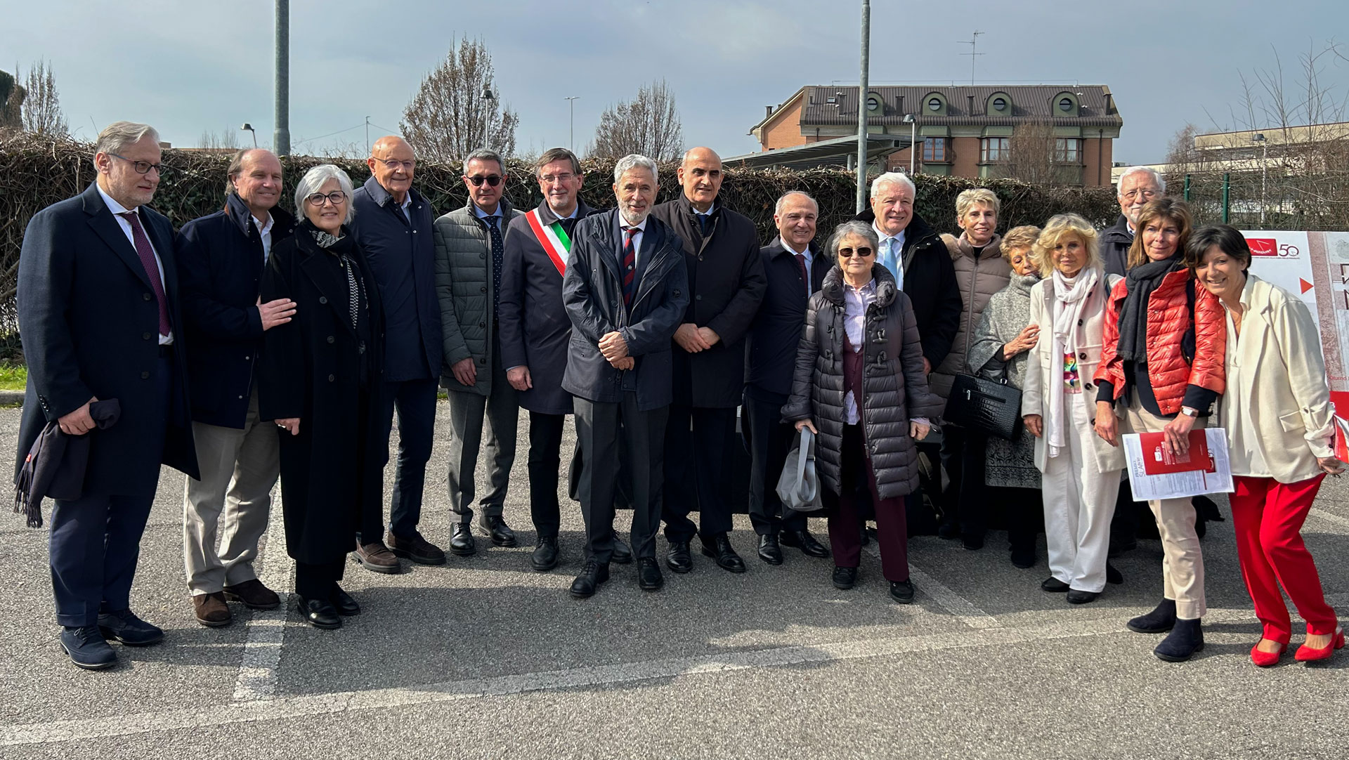 Il taglio del nastro con la sindaca di Cernusco Paola Lorena Colombo