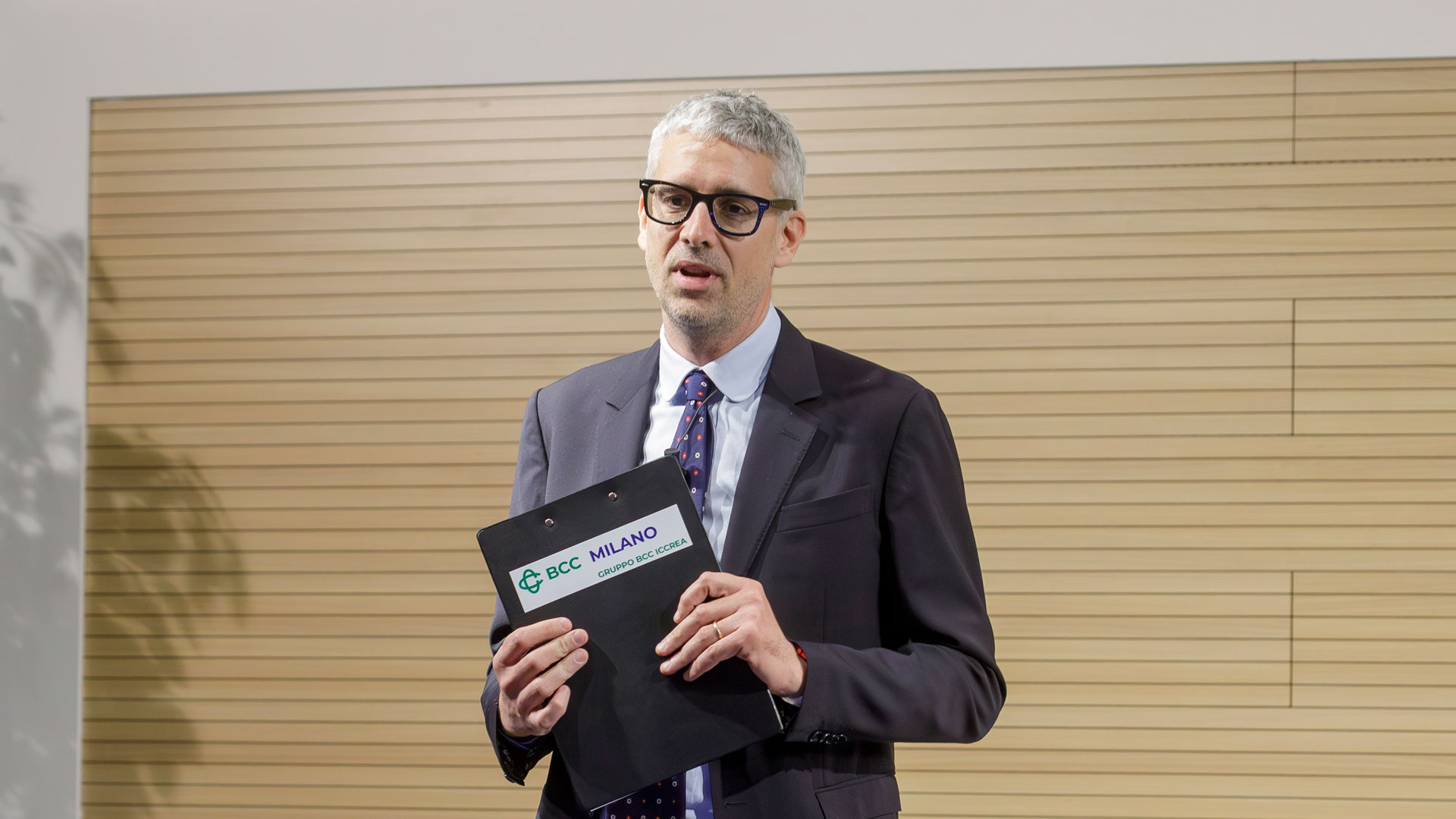 Pietro Sacc&ograve;, il conduttore della serata, giornalista de&nbsp;L'Economia Civile&nbsp;di Avvenire