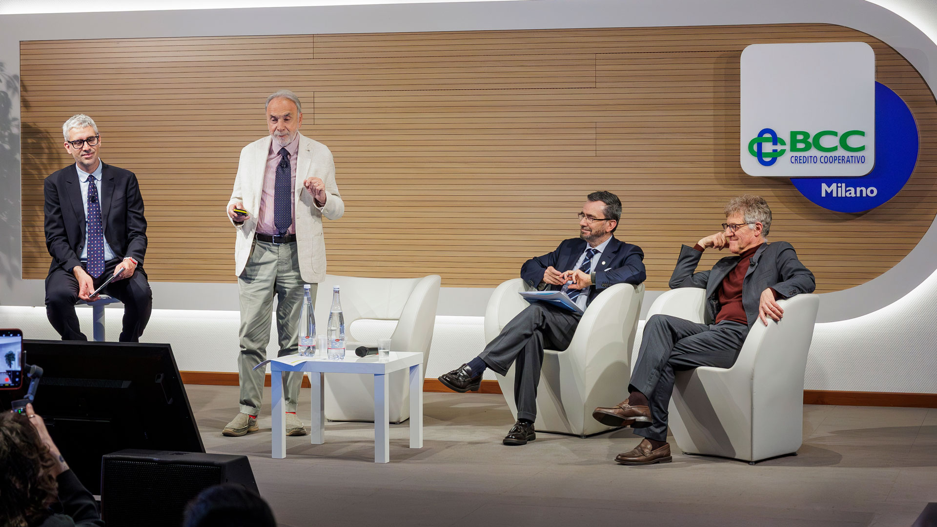 Il primo panel della serata con Giuseppe Remuzzi, Francesco Locati e Giuseppe Giovanelli