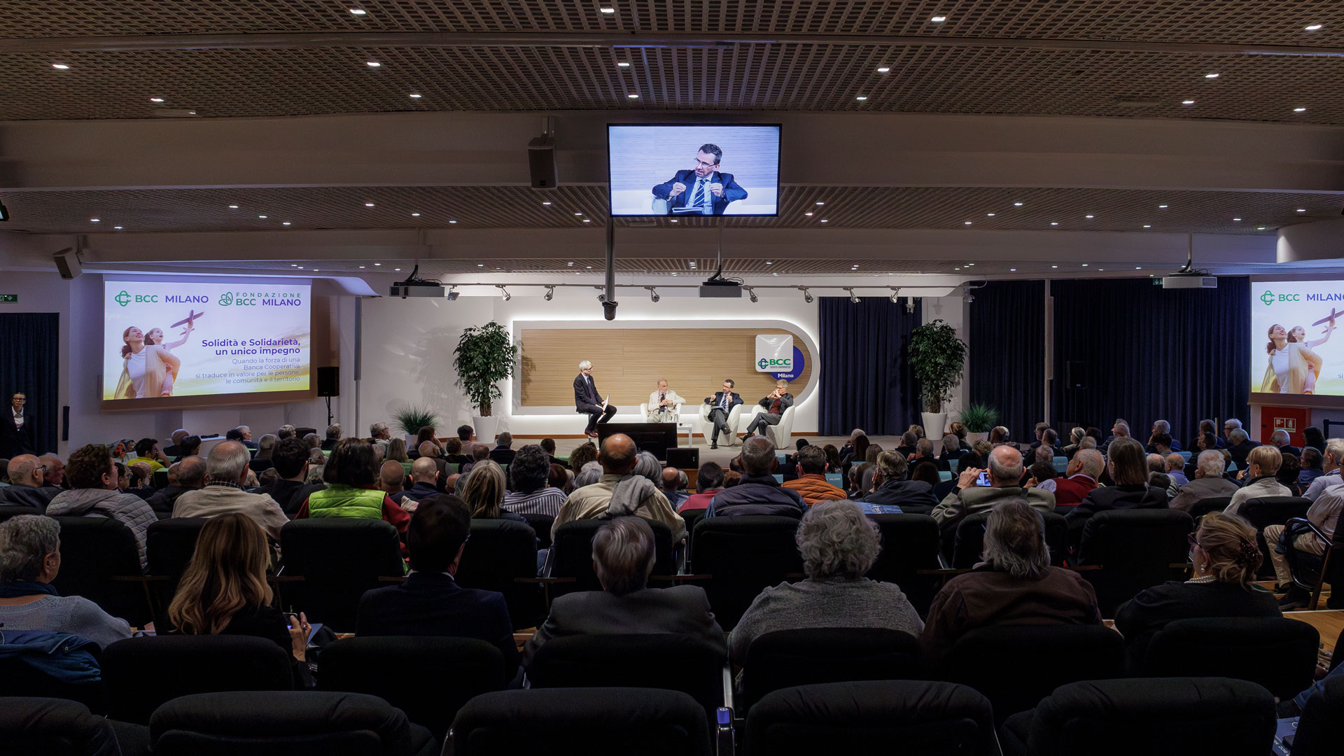 Il taglio del nastro con la sindaca di Cernusco Paola Lorena Colombo