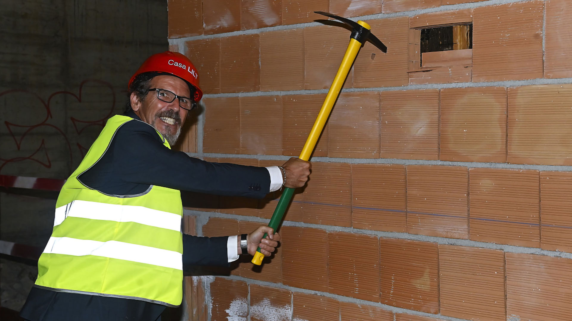 Germano Lanzoni durante i primi lavori.