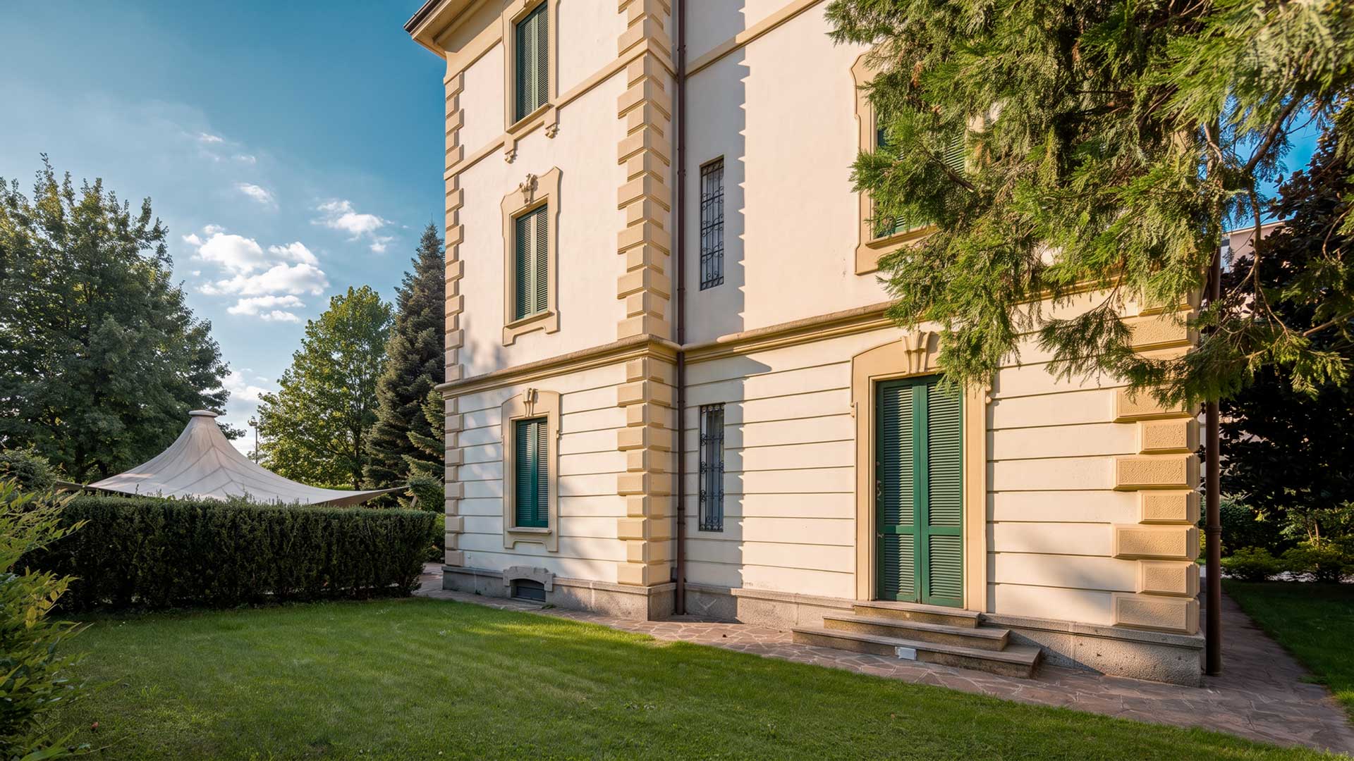 Foto di gruppo durante l'aperitivo dei giovani soci allo Spazio InConTri di Sesto San Giovanni