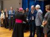 L'Arcivescovo Mario Delpini stringe la mano al Direttore Generale di BCC Milano